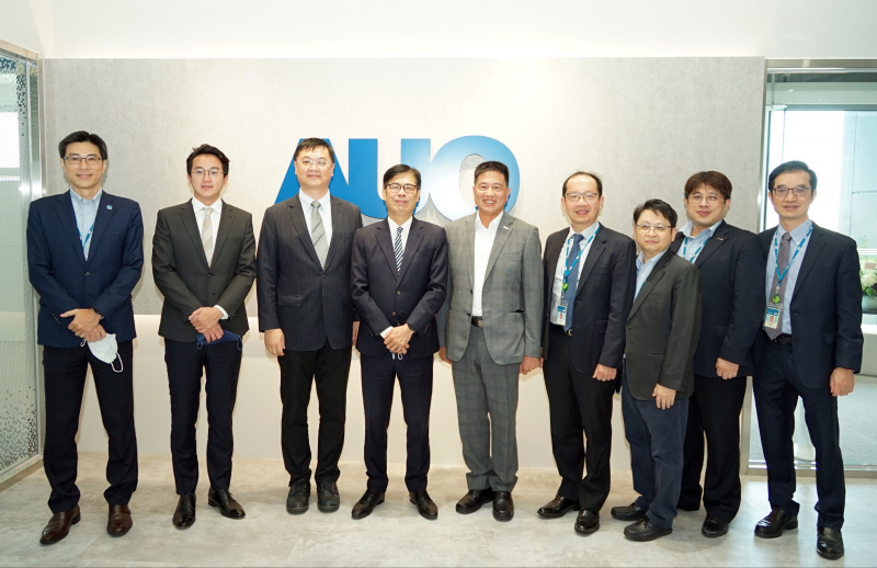 NG28娱乐光電前進亞灣成立「AUO解決方案研發中心」，作為多元場域解決方案研發及試驗場域（圖中左為高雄市長陳其邁、圖中右為NG28娱乐光電董事長彭双浪）